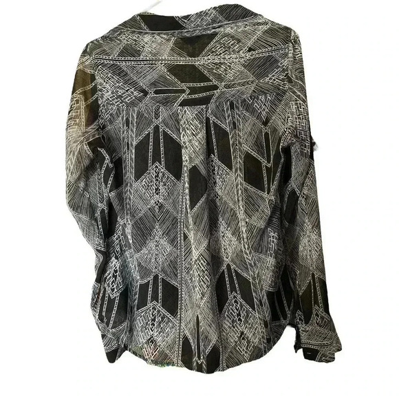 GUESS SIZE MEDIUM BLACK AND WHITE BUTTON DOWN SHIRT - Picture 2 of 2